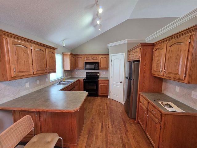 1100 Hampton Drive, Raymore, MO 64083