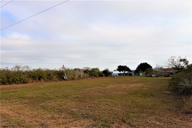 1406 Third St, Bayside, TX 78340