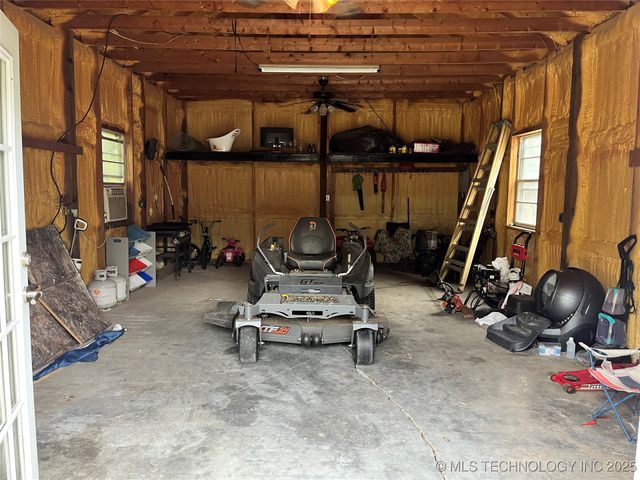 8239 W 800 Road, Fort Gibson, OK 74434