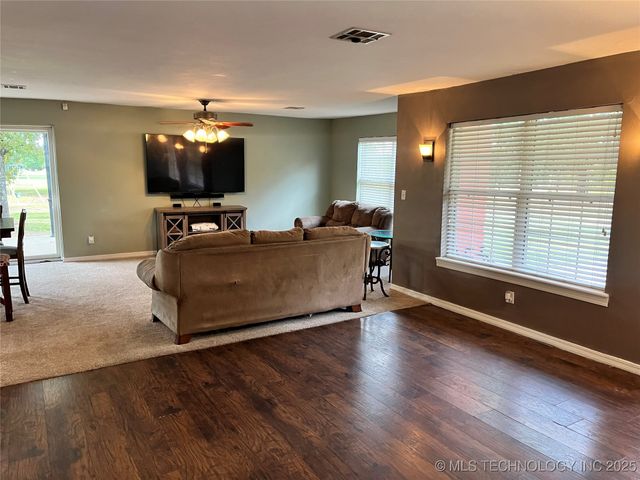 8239 W 800 Road, Fort Gibson, OK 74434