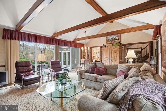 14 DEVON DR, New Hope, PA 18938