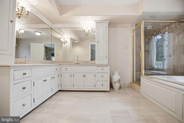 14 DEVON DR, New Hope, PA 18938