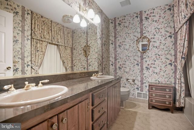 14 DEVON DR, New Hope, PA 18938