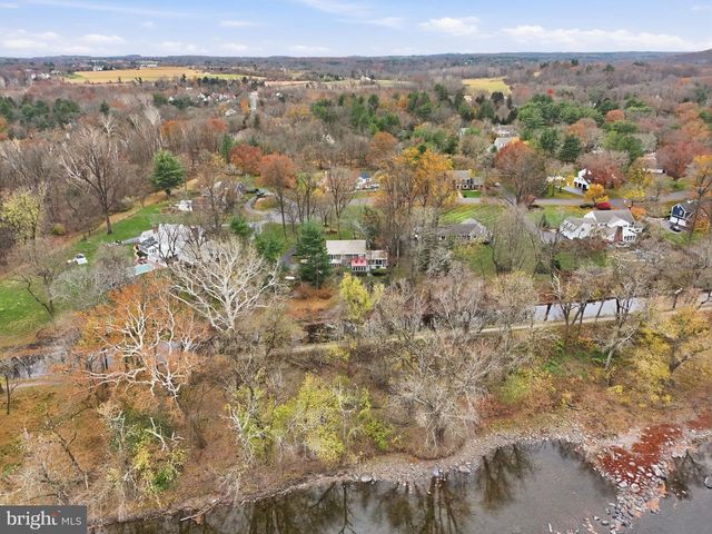 14 DEVON DR, New Hope, PA 18938