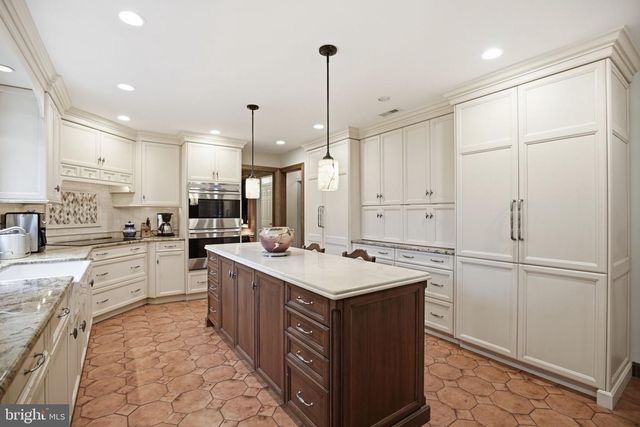 14 DEVON DR, New Hope, PA 18938