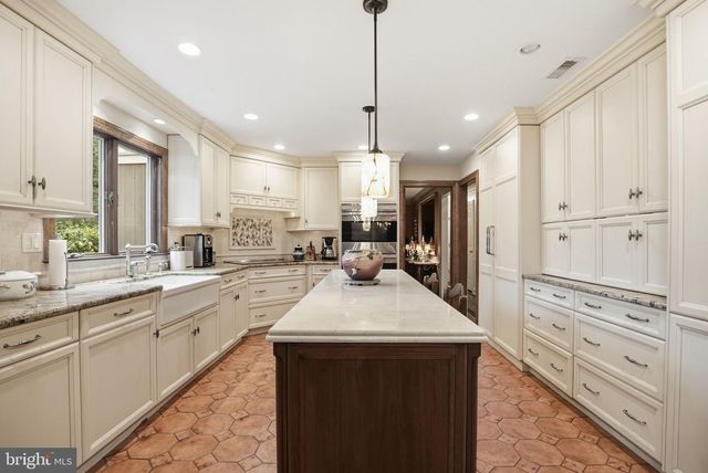 14 DEVON DR, New Hope, PA 18938