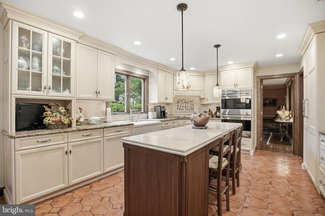 14 DEVON DR, New Hope, PA 18938