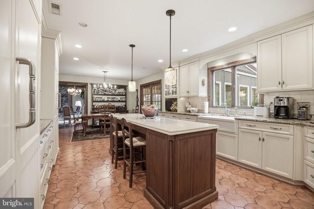 14 DEVON DR, New Hope, PA 18938