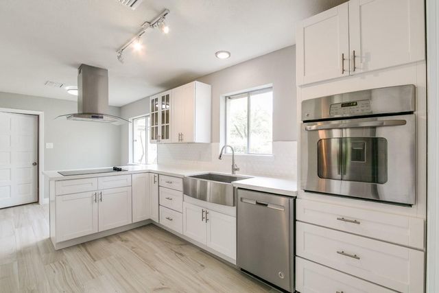 10827 Tupper Lake Drive, Houston, TX 77042