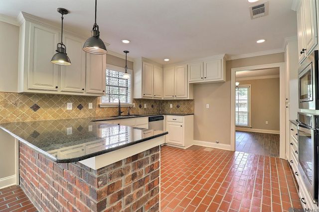 15826 Chivre Ave, Greenwell Springs, LA 70739