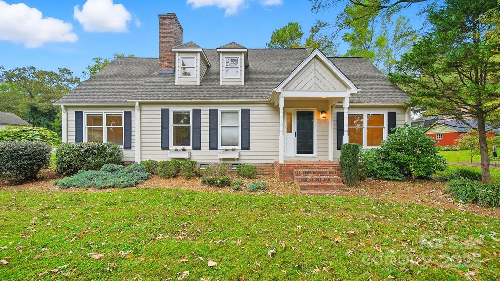 624 12th Avenue NW, Hickory, NC 28601
