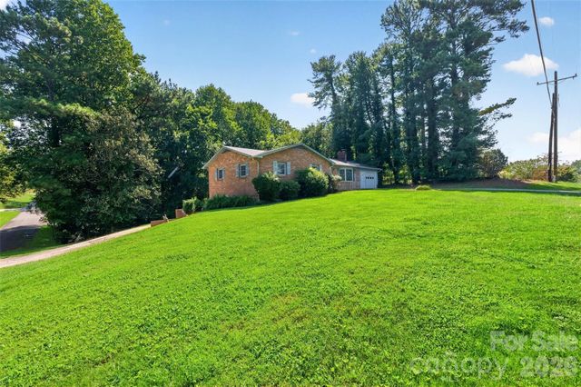 632 Wildlife Access Road, Hickory, NC 28601