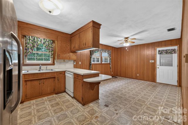 632 Wildlife Access Road, Hickory, NC 28601