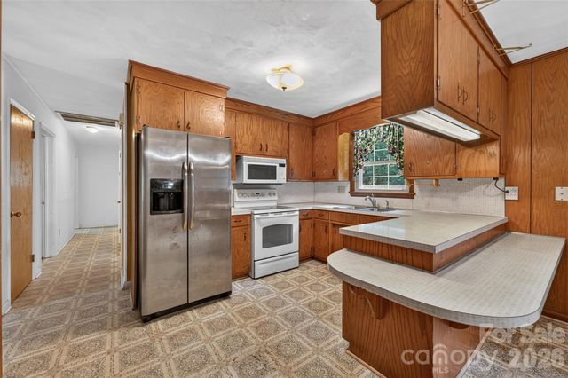 632 Wildlife Access Road, Hickory, NC 28601