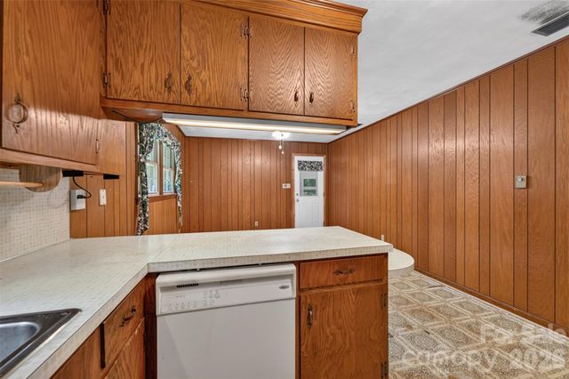 632 Wildlife Access Road, Hickory, NC 28601