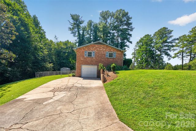632 Wildlife Access Road, Hickory, NC 28601