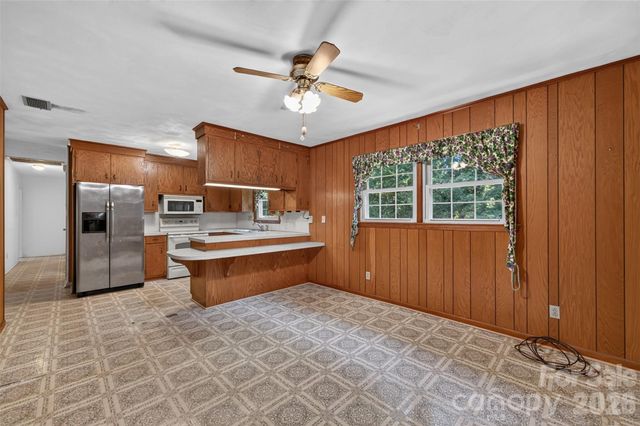 632 Wildlife Access Road, Hickory, NC 28601
