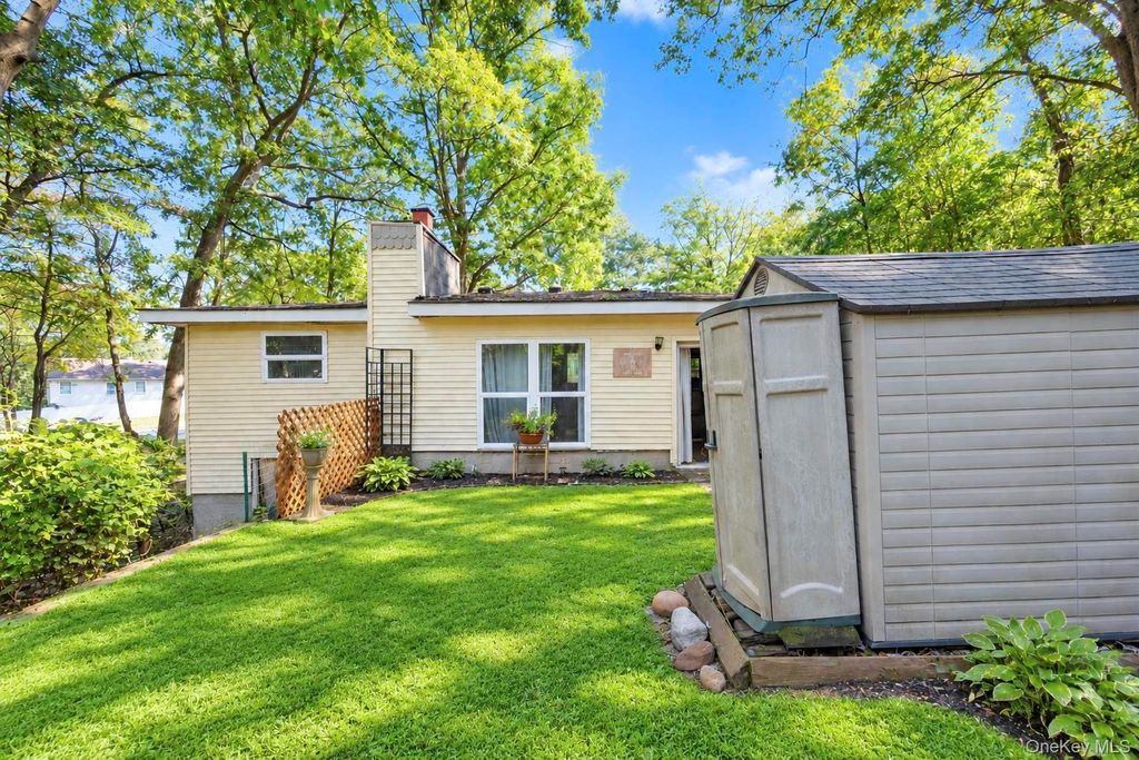 50 Hewlett Drive, Sound Beach, NY 11789 — photo 4