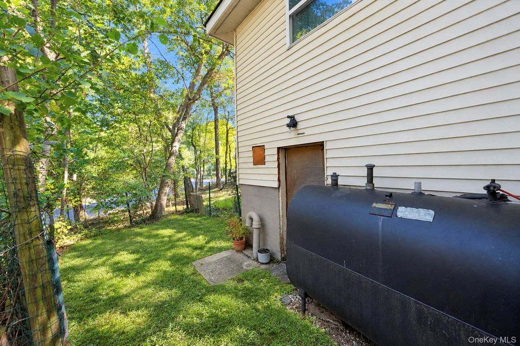 50 Hewlett Drive, Sound Beach, NY 11789 — photo 5