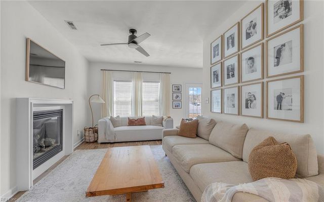 813 Bridges PL, Virginia Beach, VA 23464