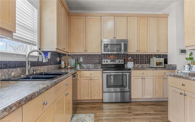 813 Bridges PL, Virginia Beach, VA 23464