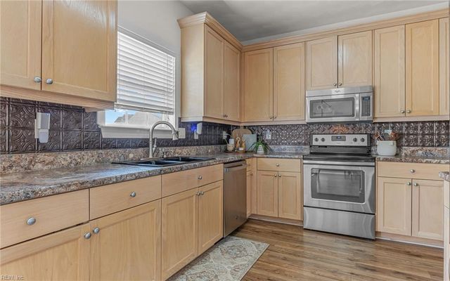 813 Bridges PL, Virginia Beach, VA 23464