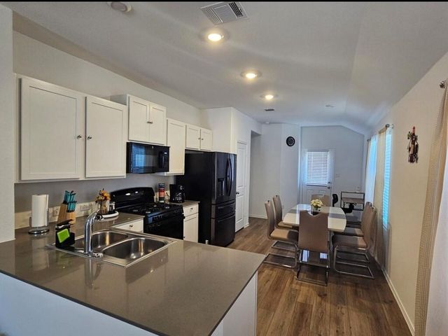 215 Canley LOOP, Hutto, TX 78634