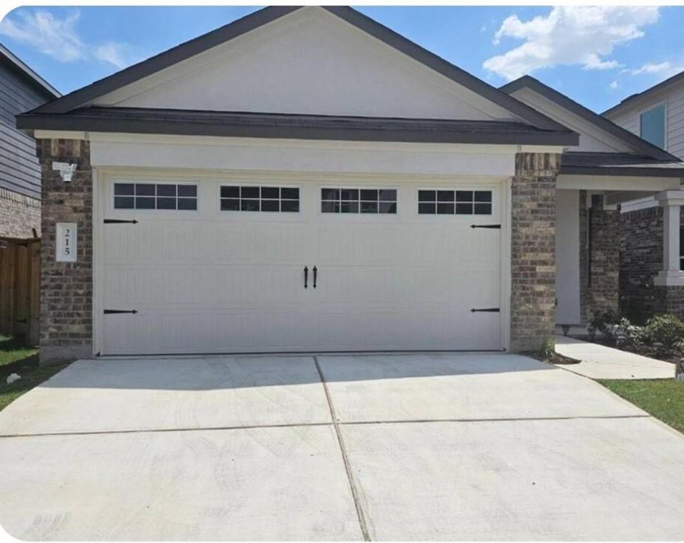 215 Canley LOOP, Hutto, TX 78634