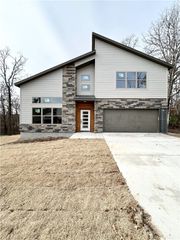 6 Findhorn Lane, Bella Vista, AR 72715