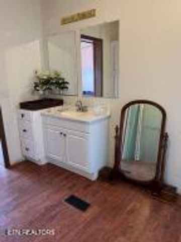 1007 Glenlock Rd, Sweetwater, TN 37874