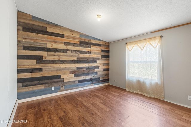 1007 Glenlock Rd, Sweetwater, TN 37874