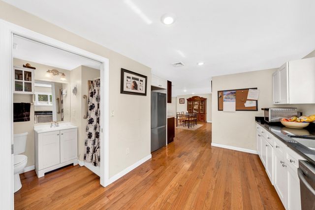 70 River Rd, Andover, MA 01810