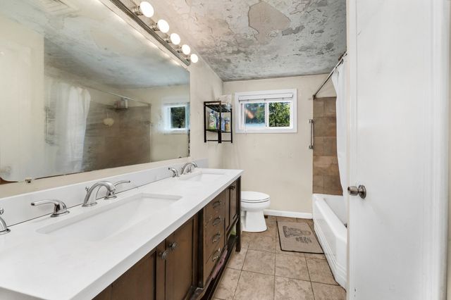 70 River Rd, Andover, MA 01810