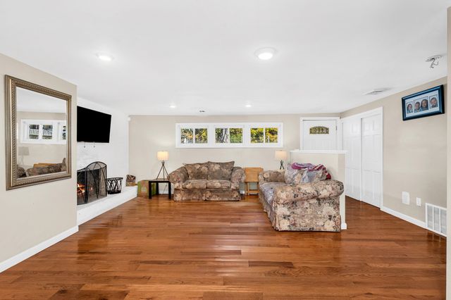 70 River Rd, Andover, MA 01810