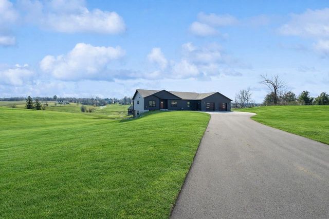 1095 Walnut Dell Road, Platteville, WI 53818