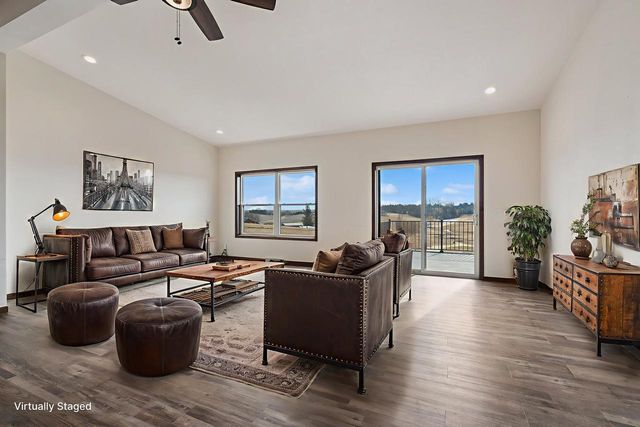 1095 Walnut Dell Road, Platteville, WI 53818