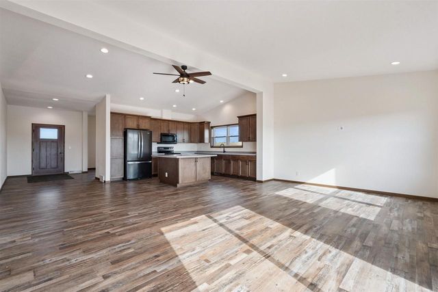 1095 Walnut Dell Road, Platteville, WI 53818