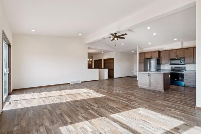 1095 Walnut Dell Road, Platteville, WI 53818