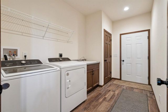 1095 Walnut Dell Road, Platteville, WI 53818