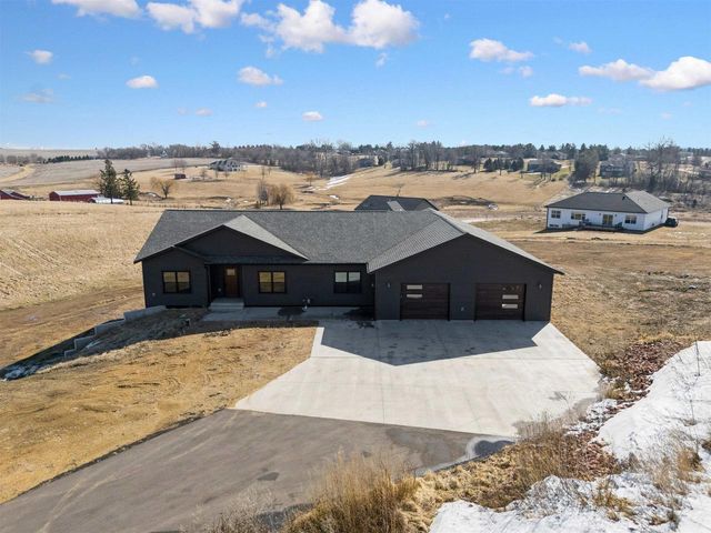 1095 Walnut Dell Road, Platteville, WI 53818