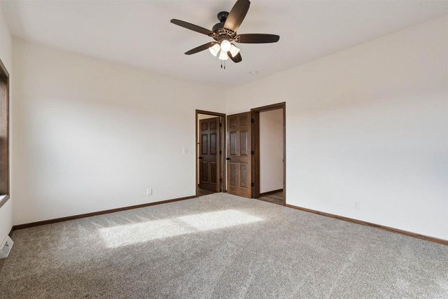 1095 Walnut Dell Road, Platteville, WI 53818