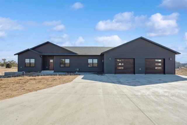 1095 Walnut Dell Road, Platteville, WI 53818