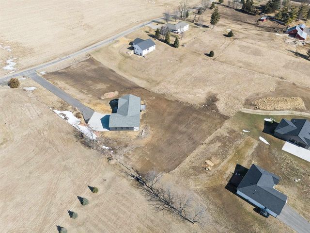 1095 Walnut Dell Road, Platteville, WI 53818
