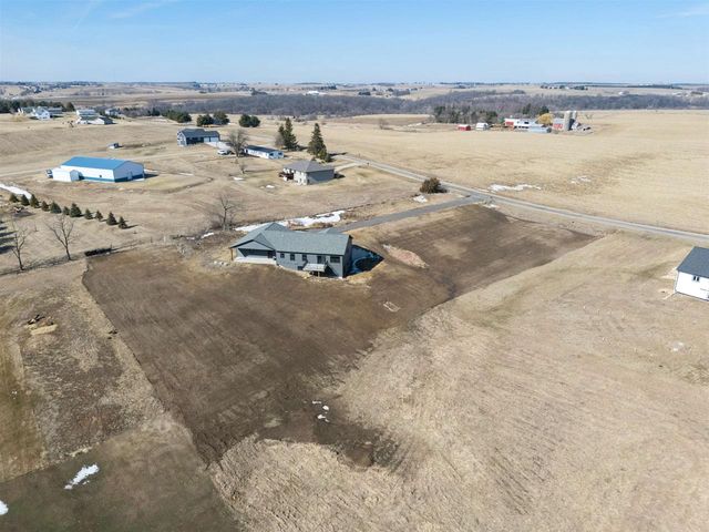 1095 Walnut Dell Road, Platteville, WI 53818