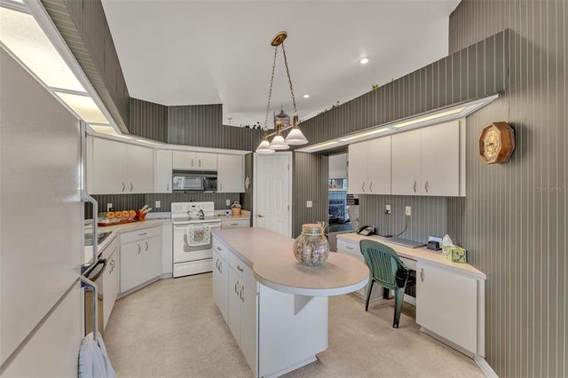 7230 HILEMAN DRIVE W, Lakeland, FL 33810