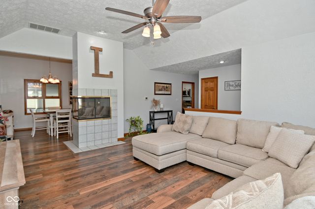 420 Jaynes Circle, Greenwood, IN 46142