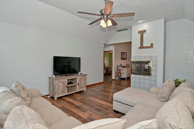 420 Jaynes Circle, Greenwood, IN 46142