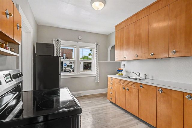 1448 Columbus Avenue, Grand Haven, MI 49417