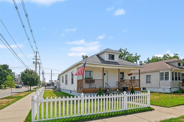 1448 Columbus Avenue, Grand Haven, MI 49417