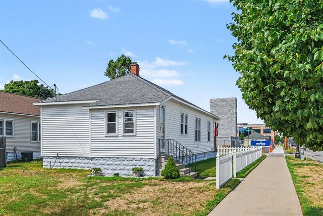1448 Columbus Avenue, Grand Haven, MI 49417